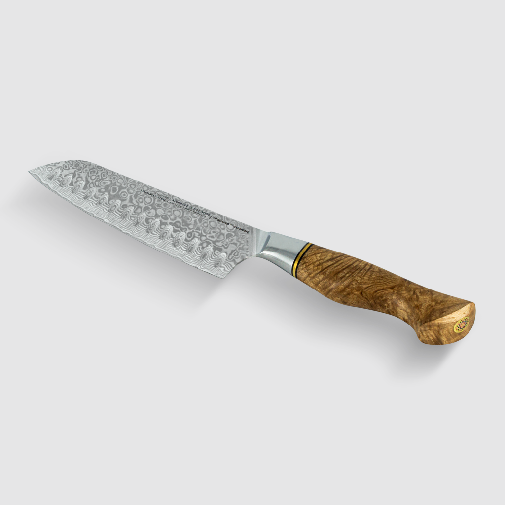 CUCHILLO SANTOKU JAPONES | SUISH by RobeGrill Medida: 7 pulgadas Hoja: 67 Capas de acero de Damasco Mango: Madera de sicómoro exótico